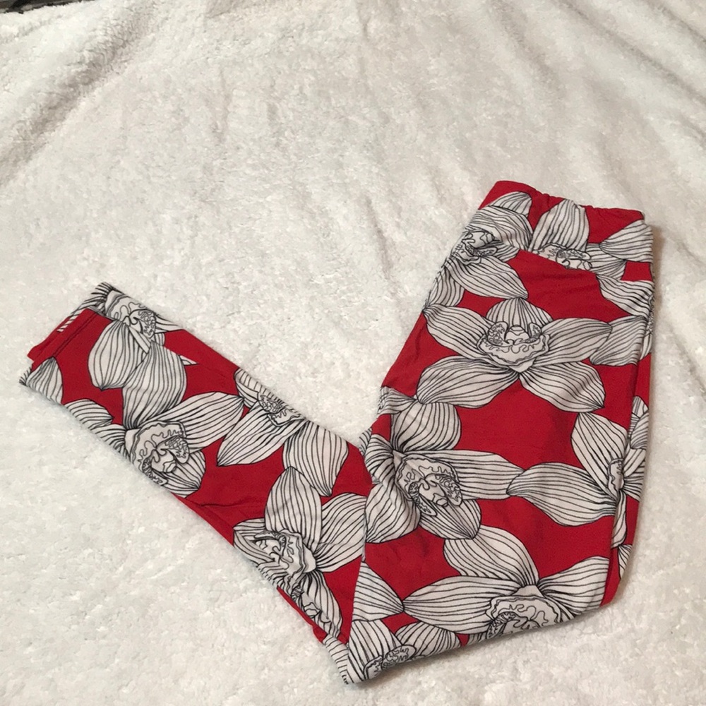 Red and white hibiscus LuLaRoe TC leggings